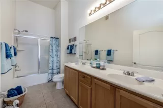 Photo #6: 2364768 Listing