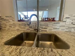 Photo #3: 2364840 Listing