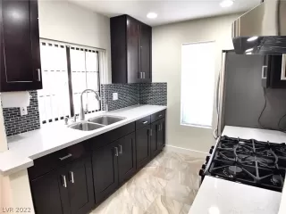 Photo #5: 2364841 Listing 