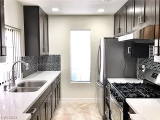 Photo #6: 2364841 Listing 