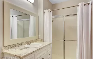 Photo #3: 2364845 Listing