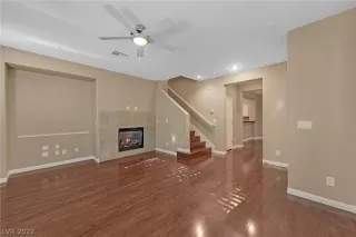 Photo #3: 2364860 Listing