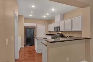 Photo #6: 2364860 Listing