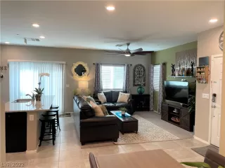 Photo #6: 2364884 Listing