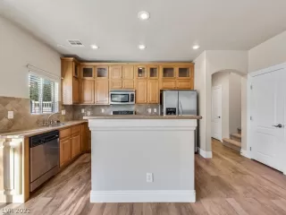 Photo #1: 2364903 Listing 