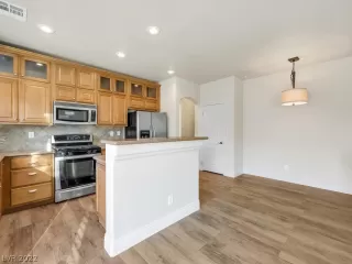 Photo #2: 2364903 Listing 