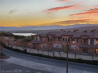 Photo #5: 2364929 Listing 