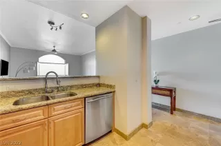 Photo #3: 2364938 Listing