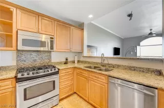 Photo #6: 2364938 Listing