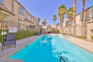 Photo #3: 2364949 Listing