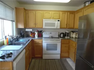 Photo #5: 2364949 Listing