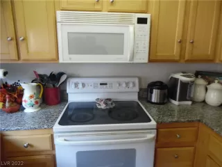 Photo #6: 2364949 Listing