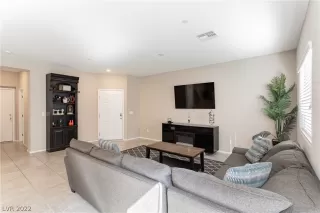 Photo #2: 2364953 Listing
