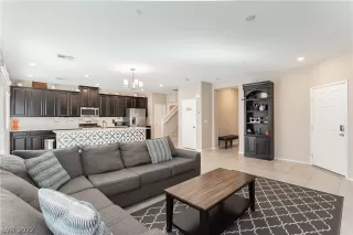 Photo #4: 2364953 Listing