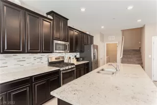 Photo #6: 2364953 Listing