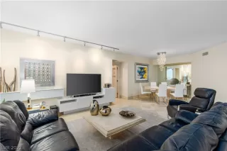 Photo #1: 2364985 Listing 