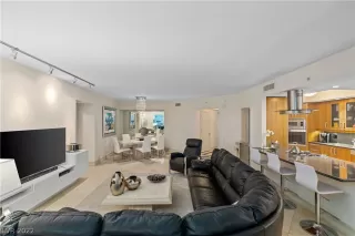 Photo #3: 2364985 Listing 