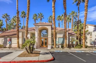 Photo #5: 2365010 Listing