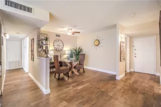 Photo #2: 2365026 Listing