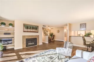 Photo #4: 2365026 Listing