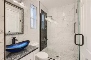 Photo #5: 2365030 Listing