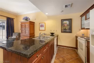 Photo #3: 2365034 Listing