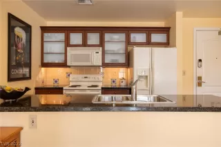 Photo #4: 2365034 Listing