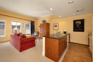 Photo #5: 2365034 Listing