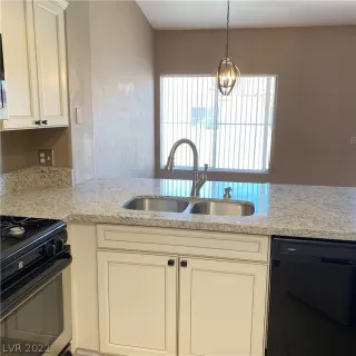 Photo #5: 2365037 Listing 