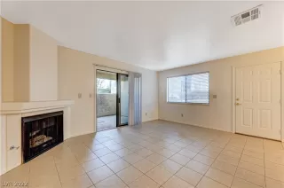 Photo #4: 2365051 Listing