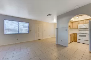 Photo #5: 2365051 Listing