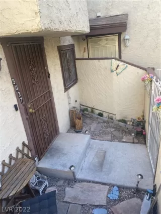 Photo #3: 2365069 Listing