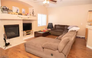 Photo #3: 2365097 Listing