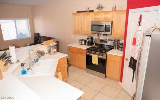 Photo #5: 2365097 Listing