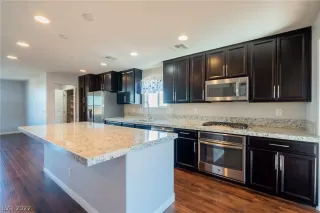 Photo #2: 2365120 Listing