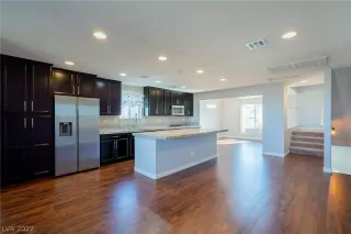 Photo #3: 2365120 Listing