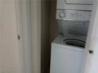 Photo #5: 2365126 Listing