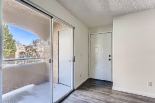 Photo #3: 2365146 Listing