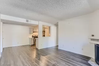 Photo #4: 2365146 Listing