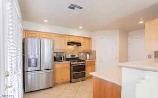 Photo #2: 2365162 Listing