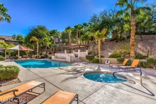 Photo #2: 2365169 Listing