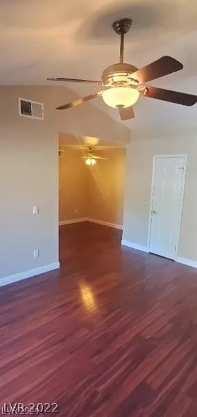 Photo #5: 2365169 Listing