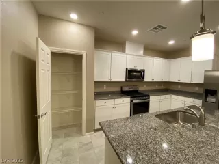 Photo #4: 2365182 Listing 