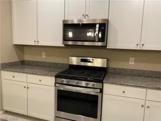 Photo #6: 2365182 Listing 