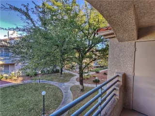 Photo #4: 2365217 Listing