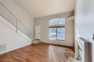 Photo #5: 2365270 Listing 