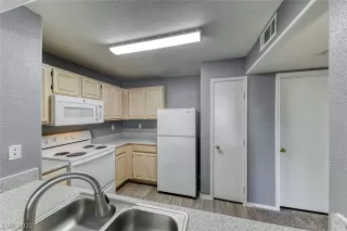 Photo #2: 2365273 Listing