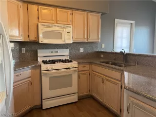 Photo #5: 2365314 Listing 