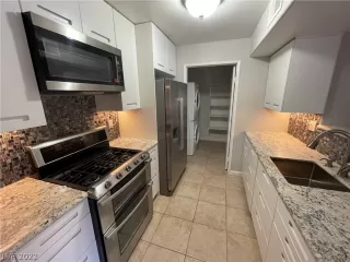 Photo #2: 2365318 Listing