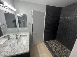 Photo #5: 2365318 Listing